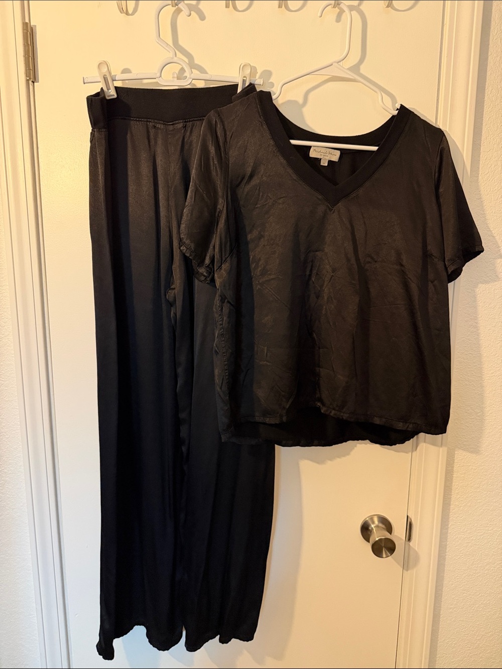 Black Women's Wide-Leg Pants & V-Neck Top Set